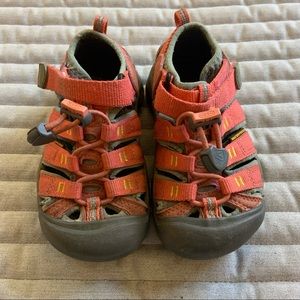 Keen toddler shoes - size 9 - coral color